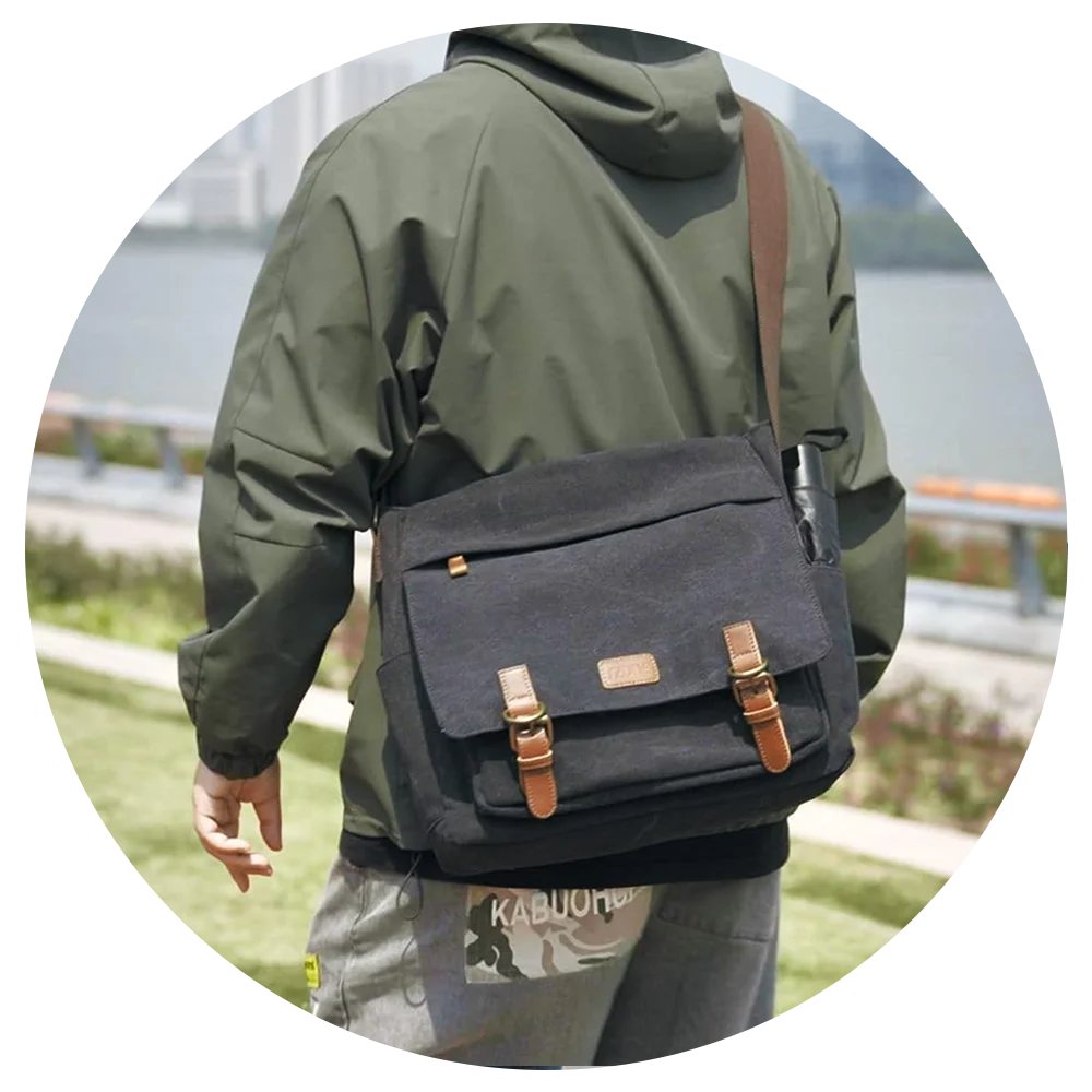MESSENGER BAG